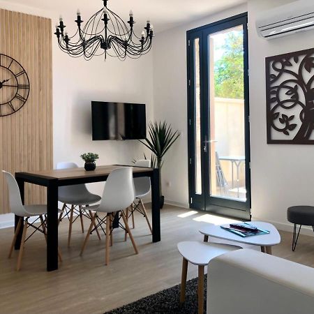Cote Jardin Est Un Spacieux Et Lumineux T3, Entierement Renove, A 2 Pas De L'Herault Et A 10Min Du Bord De Mer Proche Du Centre Historique Et Du Fabuleux Chateau Laurens, Vous Apprecierez Le Calme De Sa Belle Terrasse Et La Vue Superbe Sur Le Jardin Agde Exteriör bild