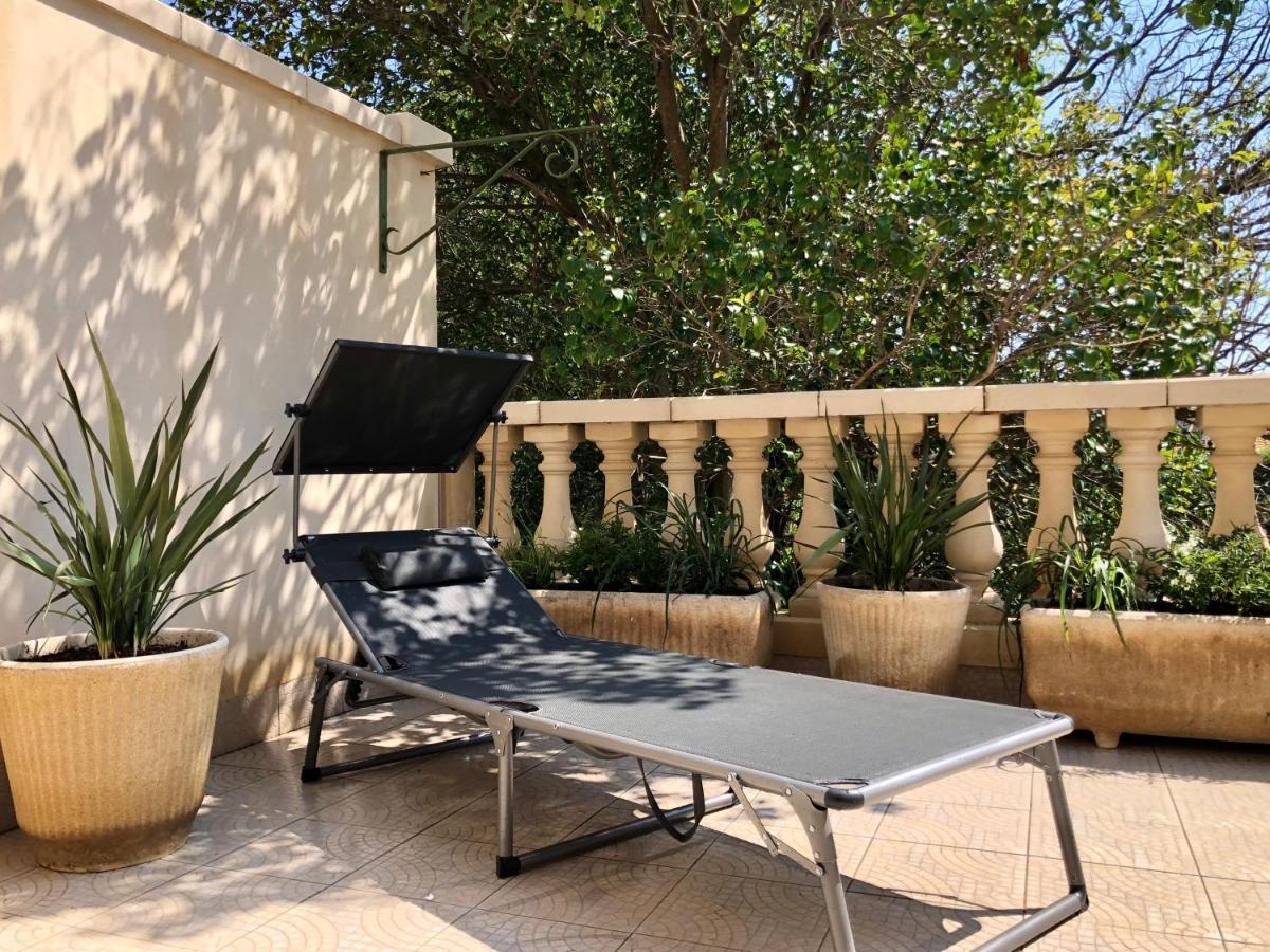 Cote Jardin Est Un Spacieux Et Lumineux T3, Entierement Renove, A 2 Pas De L'Herault Et A 10Min Du Bord De Mer Proche Du Centre Historique Et Du Fabuleux Chateau Laurens, Vous Apprecierez Le Calme De Sa Belle Terrasse Et La Vue Superbe Sur Le Jardin Agde Exteriör bild