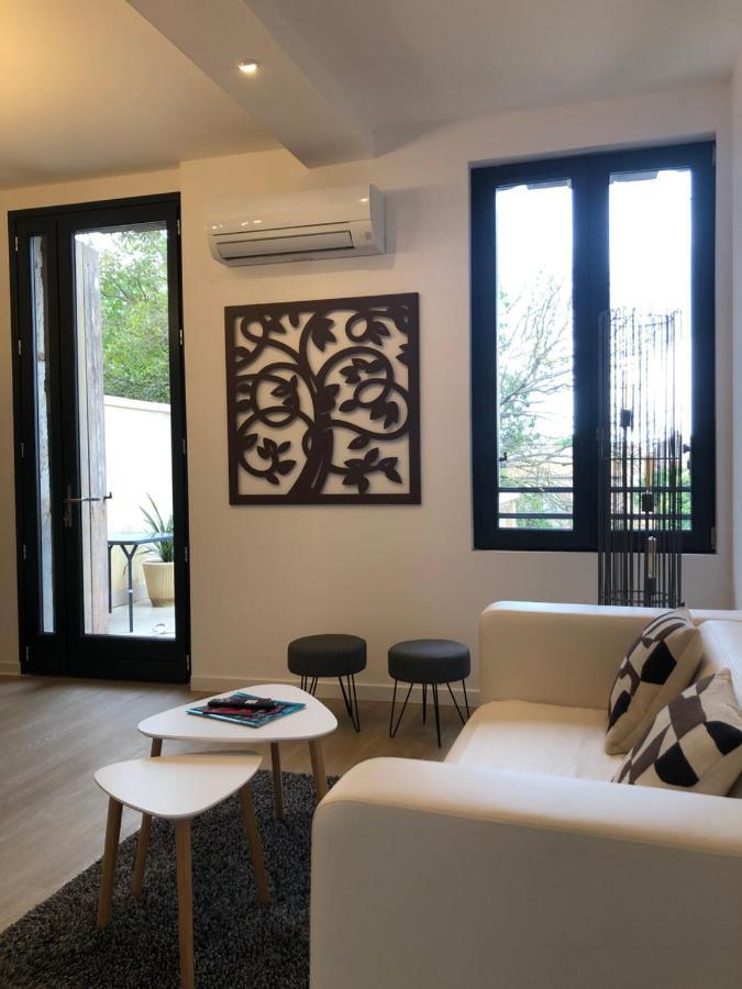 Cote Jardin Est Un Spacieux Et Lumineux T3, Entierement Renove, A 2 Pas De L'Herault Et A 10Min Du Bord De Mer Proche Du Centre Historique Et Du Fabuleux Chateau Laurens, Vous Apprecierez Le Calme De Sa Belle Terrasse Et La Vue Superbe Sur Le Jardin Agde Exteriör bild